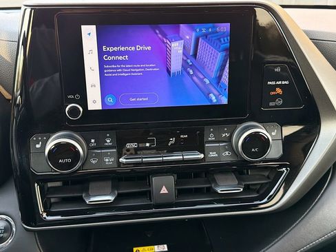 Used 2023 Toyota Highlander XLE image 29