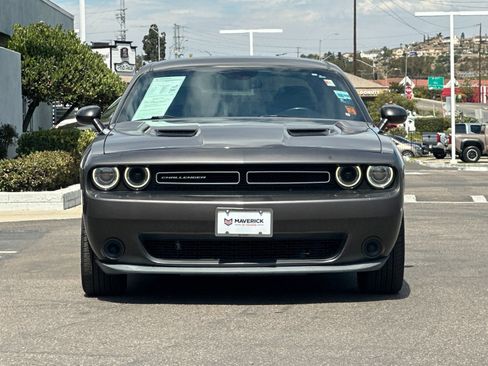 Used 2015 Dodge Challenger SXT RWD image 7