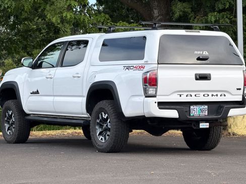 Used 2020 Toyota Tacoma TRD Off-Road w/ TRD Premium Off Road Package AWD/4WD image 6