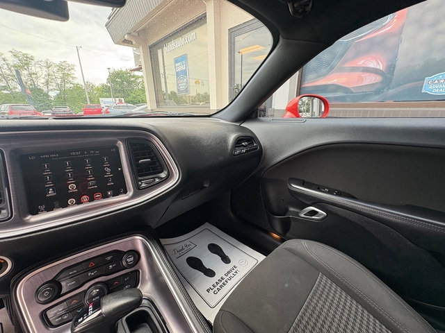 Used 2017 Dodge Challenger SXT w/ Driver Convenience Group RWD image 26