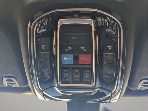 Used 2022 Jeep Grand Wagoneer Series III w/ Rear Seat Video Group 1 AWD/4WD image 34