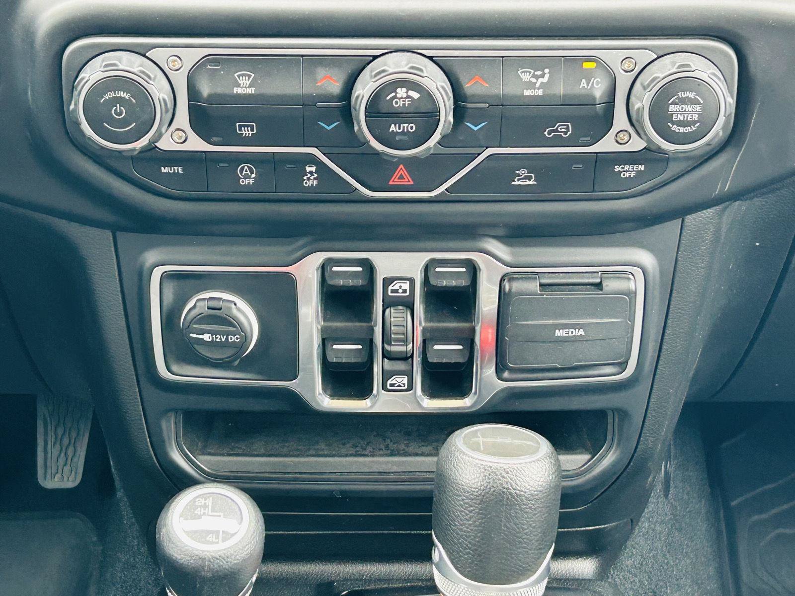 Used 2023 Jeep Gladiator Sport AWD/4WD image 17