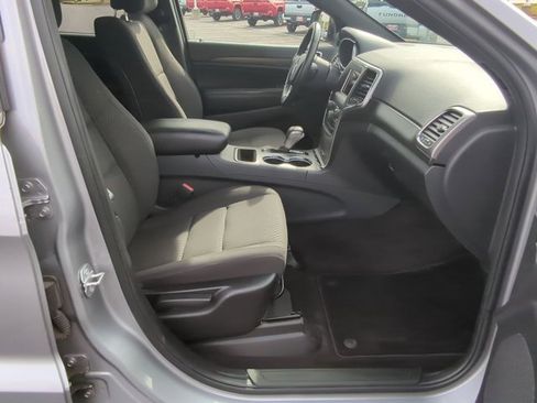 Used 2018 Jeep Grand Cherokee Laredo image 24