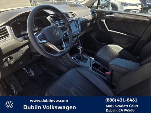 Used 2023 Volkswagen Tiguan SE FWD image 9