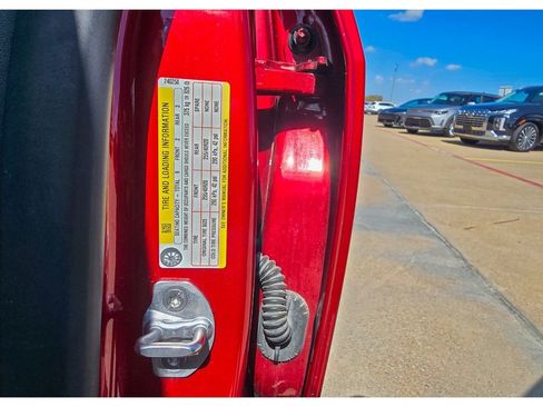Used 2024 Tesla Model Y Long Range AWD/4WD image 40
