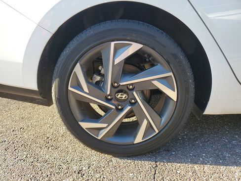 Used 2025 Hyundai Elantra SEL FWD image 5