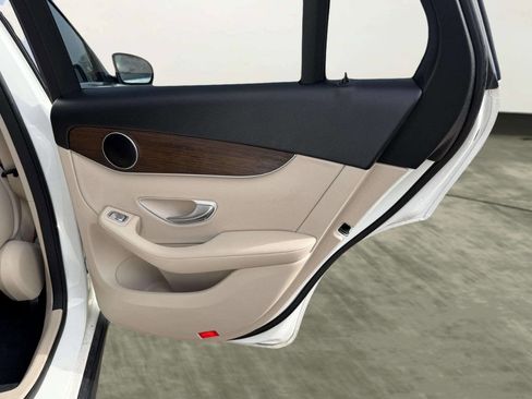 Used 2020 Mercedes-Benz GLC 300 4MATIC image 23