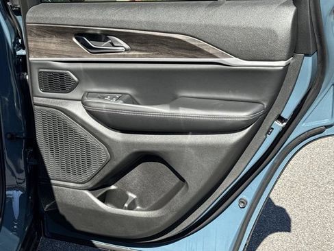 New 2027 Jeep Grand Cherokee Limited RWD image 16