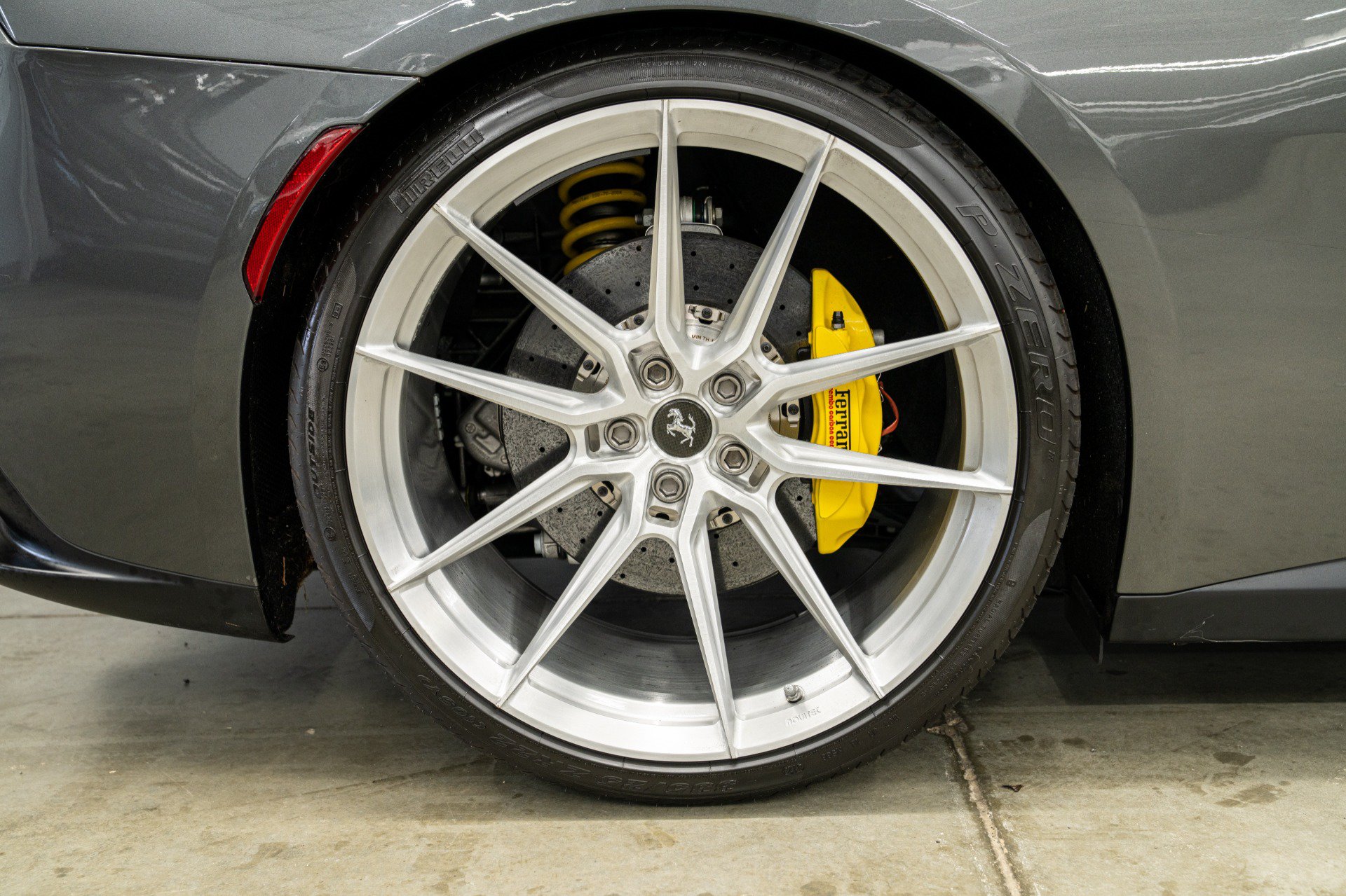Used 2018 Ferrari GTC4Lusso AWD/4WD image 40
