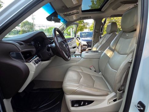 Used 2017 Cadillac Escalade Luxury AWD/4WD image 33