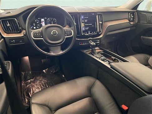 Used 2021 Volvo XC60 T5 Momentum w/ Premium Package image 20