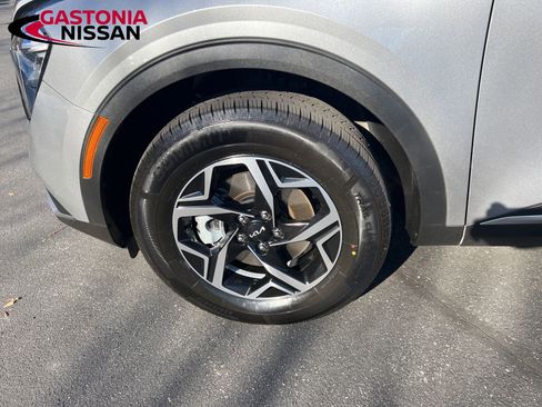 Used 2023 Kia Sportage LX image 9
