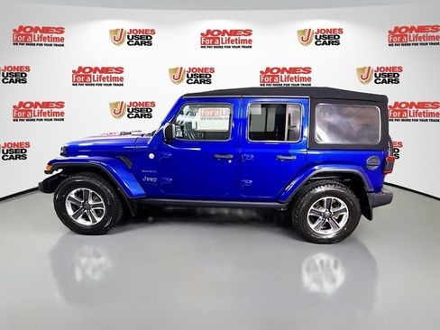Used 2018 Jeep Wrangler Unlimited Sahara w/ Dual Top Group AWD/4WD image 14