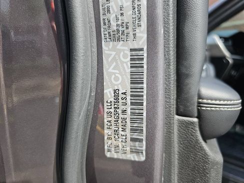 Used 2023 Jeep Grand Cherokee Altitude AWD/4WD image 36
