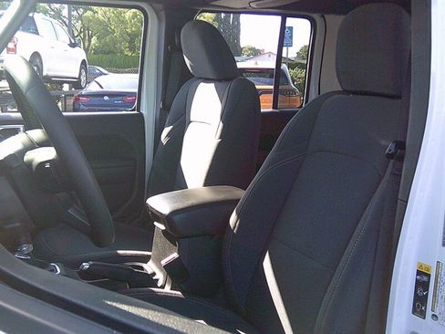 Used 2024 Jeep Wrangler Unlimited AWD/4WD image 14