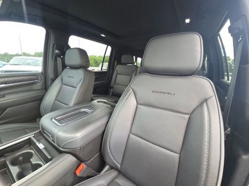 Used 2022 GMC Yukon XL Denali image 24