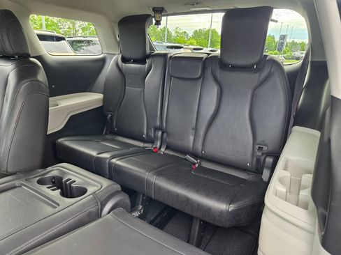 Used 2024 Kia Carnival LX FWD image 32