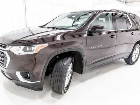 Used 2021 Chevrolet Traverse LT FWD image 2