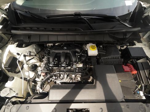 Used 2024 Nissan Pathfinder SV FWD image 5
