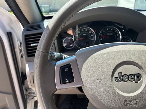 Used 2009 Jeep Grand Cherokee Laredo AWD/4WD image 25