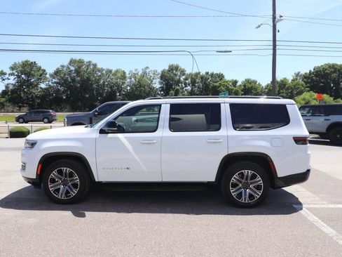 Used 2024 Jeep Wagoneer Series II w/ Flexible Seating Group image 8