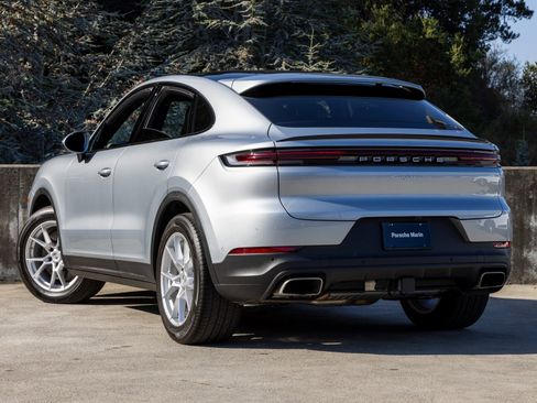 Certified 2025 Porsche Cayenne Coupe image 3