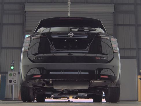 Used 2025 Nissan Kicks SR w/ Illumination Package AWD/4WD image 4
