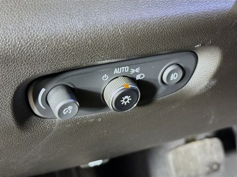 Used 2021 Chevrolet Traverse RS image 9