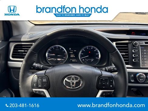 Used 2017 Toyota Highlander Plus AWD/4WD image 16