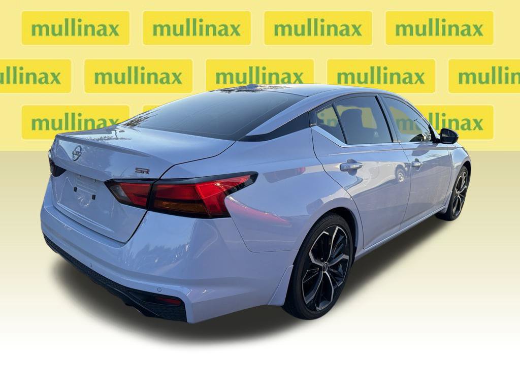 Used 2024 Nissan Altima 2.5 SR w/ SR Premium Package FWD image 9