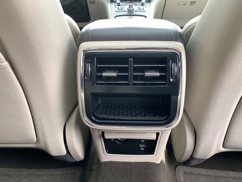 Used 2020 Lincoln Continental w/ Premium Package image 32