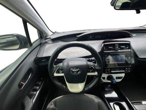 Used 2017 Toyota Prius FWD image 14