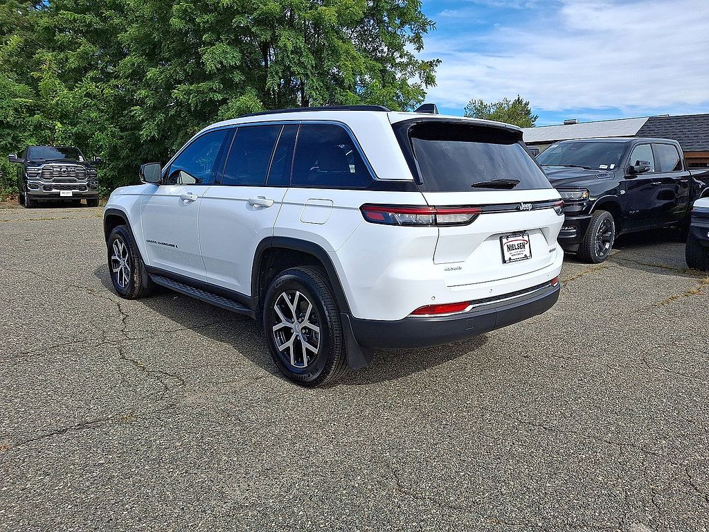 Used 2025 Jeep Grand Cherokee Limited w/ Trailer Tow Package AWD/4WD image 6