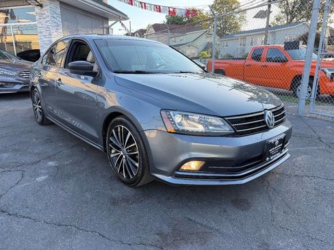 Used 2016 Volkswagen Jetta Sport w/ Lighting Package image 8