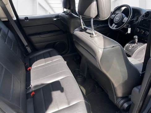 Used 2015 Jeep Patriot High Altitude AWD/4WD image 12