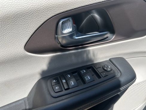 Used 2023 Chrysler Voyager LX FWD image 14