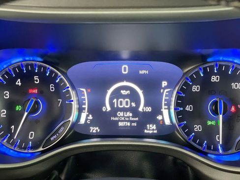 Used 2024 Chrysler Pacifica Touring-L image 12