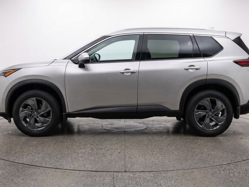 Used 2025 Nissan Rogue SV FWD image 5