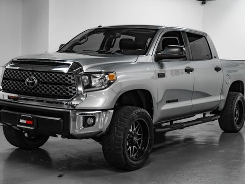 Used 2019 Toyota Tundra SR5 w/ SR5 Upgrade Package AWD/4WD image 6