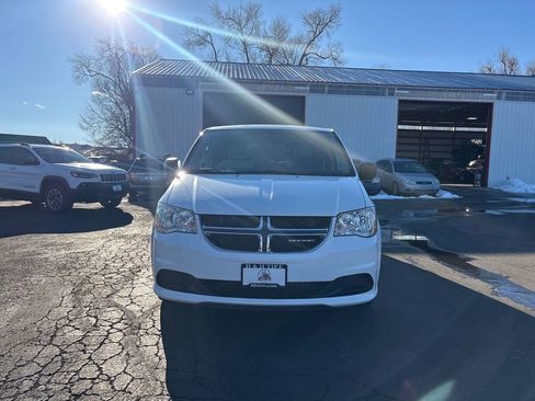 Used 2017 Dodge Grand Caravan SE image 2