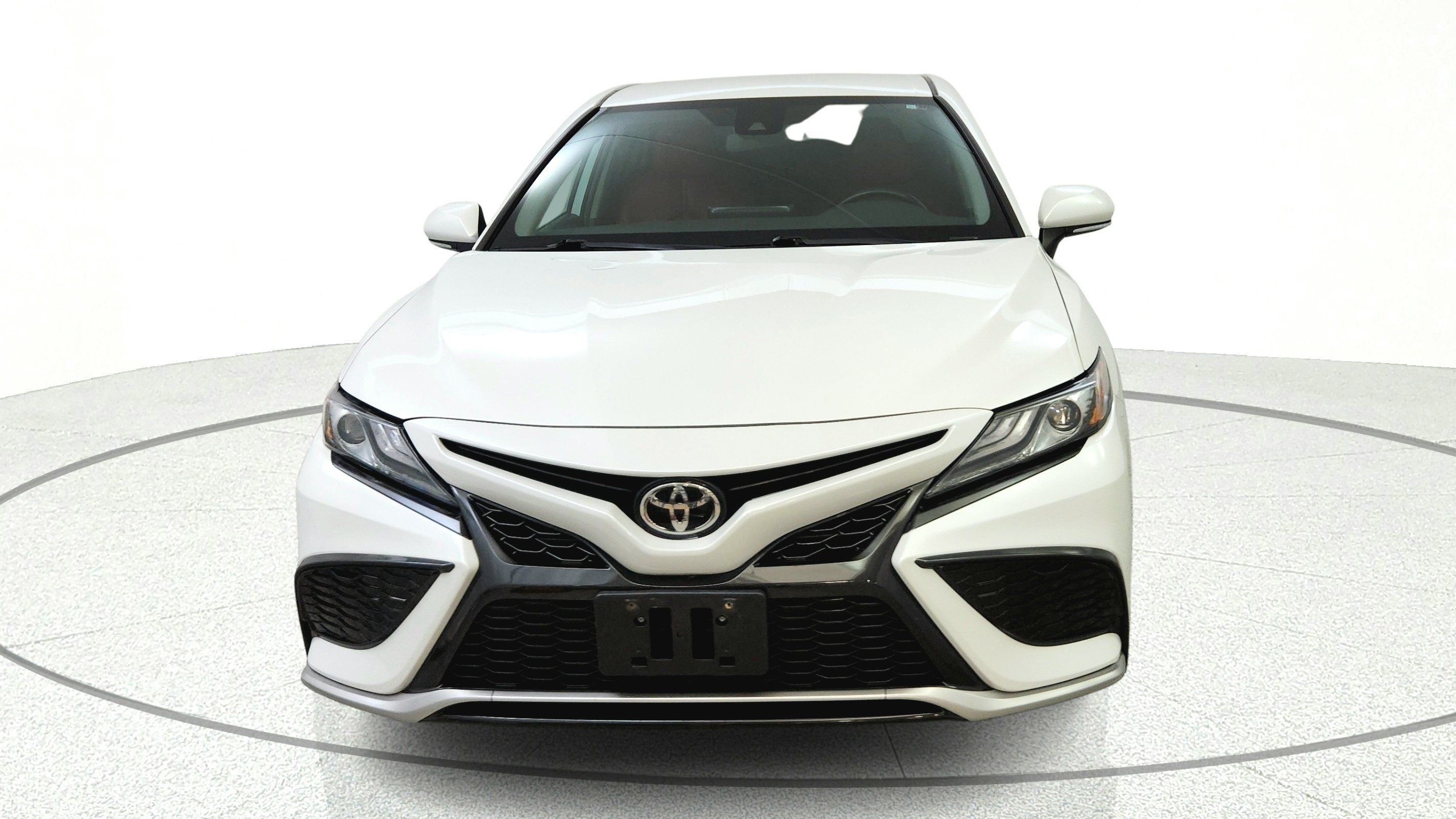 Used 2021 Toyota Camry XSE FWD image 2