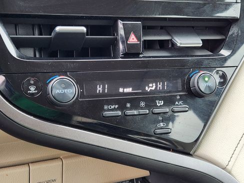 Used 2021 Toyota Camry XLE w/ Navigation Package image 21