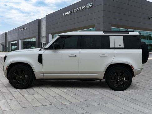 Used 2023 Land Rover Defender 110 SE AWD/4WD image 2