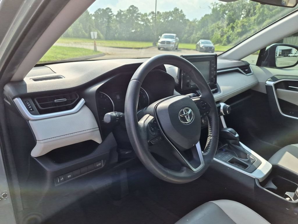 Used 2021 Toyota RAV4 XLE Premium FWD image 16