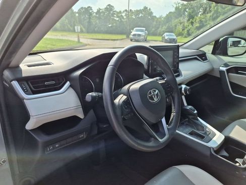 Used 2021 Toyota RAV4 XLE Premium FWD image 16