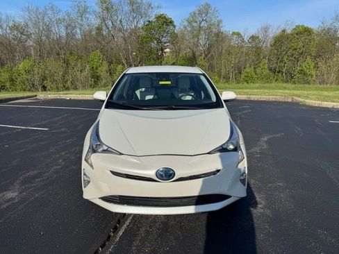 Used 2016 Toyota Prius Three Touring image 5
