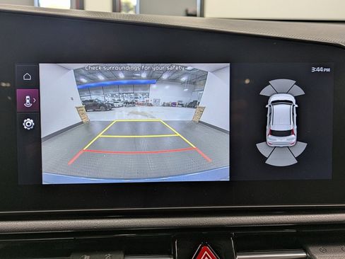 Certified 2024 Kia Niro SX Touring image 13