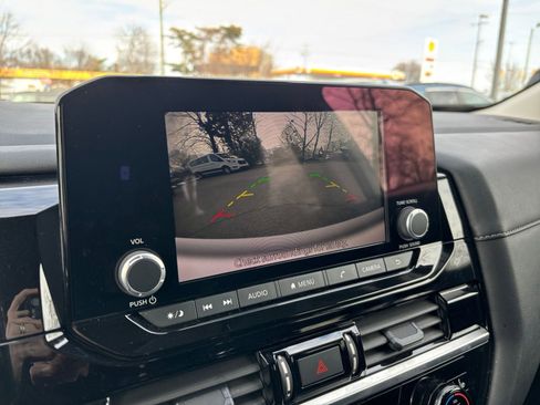 Used 2025 Nissan Pathfinder SV image 20