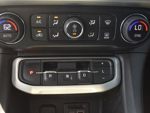 Used 2023 GMC Acadia SLT FWD image 29