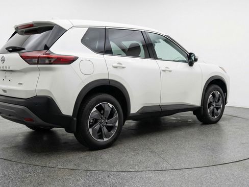 Used 2025 Nissan Rogue SV FWD image 9